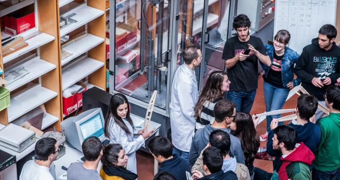 Imagen de estudiantes de la EPS - Ayudas PID