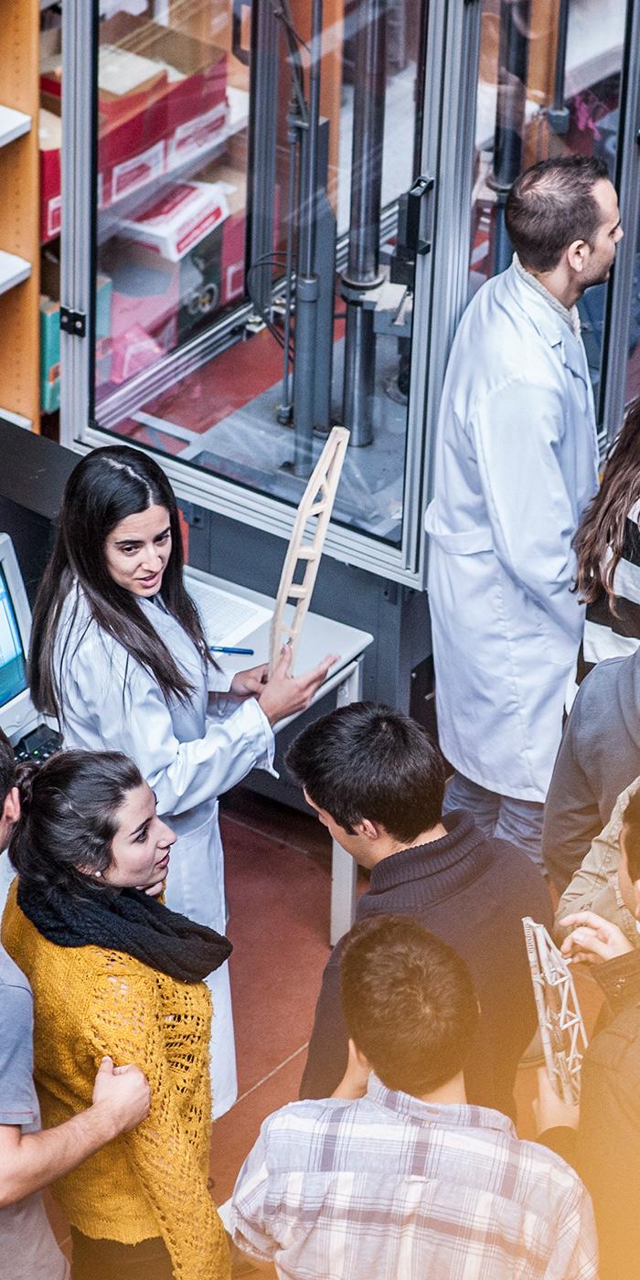 Imagen de estudiantes de la EPS - Ayudas PID