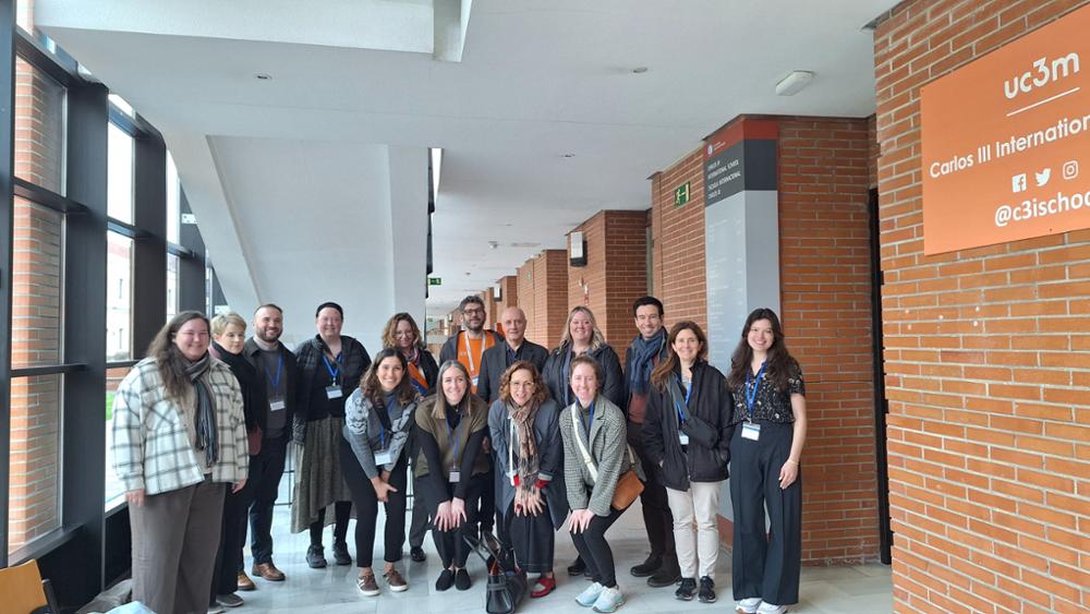 Representantes de las universidades visitantes en la oficina de C3IS.