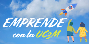 dos alumnos mirando el cielo