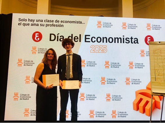 Silvia Mayoral Y Fernando Trujillo  CON LOS PREMIOS