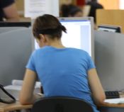 Mujer de espaldas