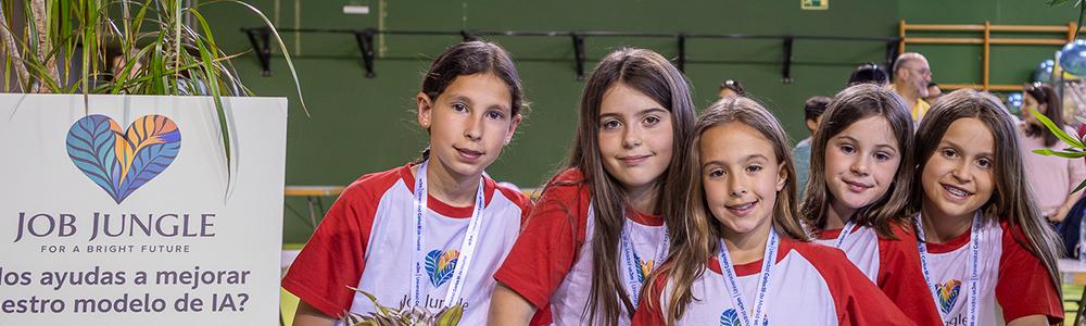 grupo de estudiantes uc3m en feria technovation girls